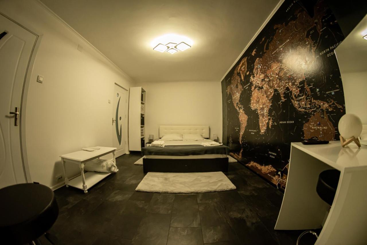 Studio Six Continents Petroşani Exterior foto